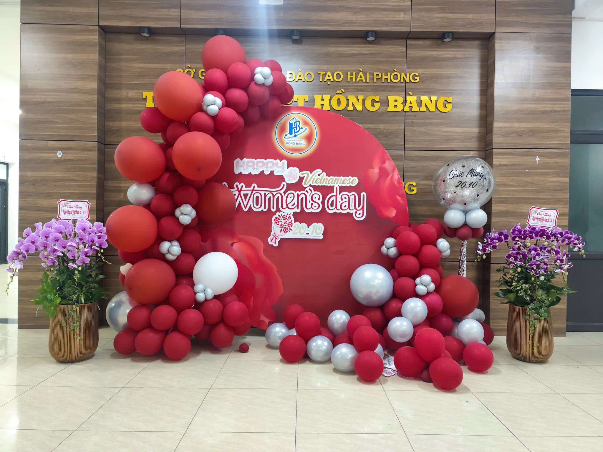 Trường THPT Hồng Bàng Chào mừng Ngày Phụ Nữ Việt Nam (20/10)